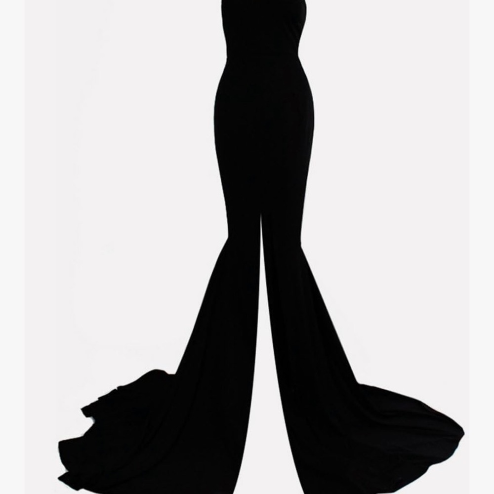 Elegant Black Evening Gown - Picture 3 of 4
